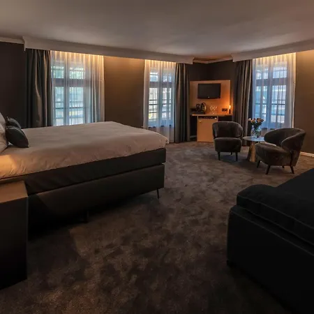 Square Boutique Hotel & Brasserie-2
