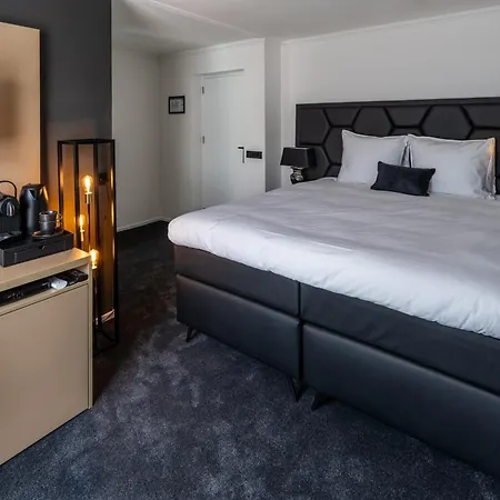 Square Boutique Hotel & Brasserie-3