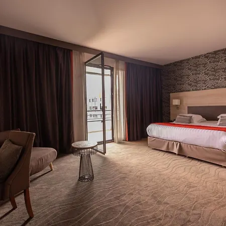 Kyriad Prestige Lyon Est - Saint Priest Eurexpo Hotel And Spa-3
