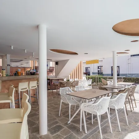 Golden Bay Boutique Hotel & Bungalows-2