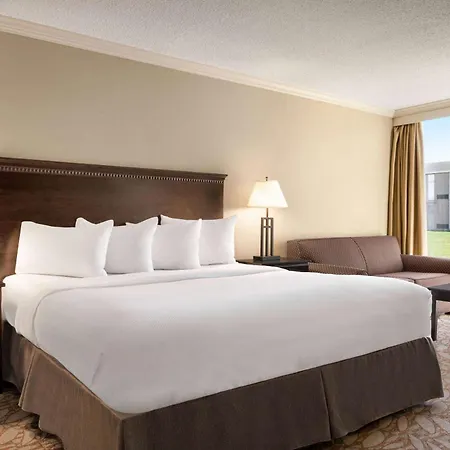 Ramada By Wyndham Cornwall-2