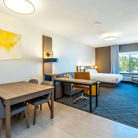 Comfort Suites Kelowna-3