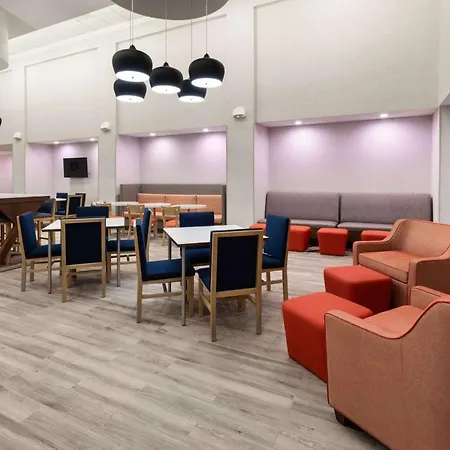 Hampton Inn & Suites Saginaw-3