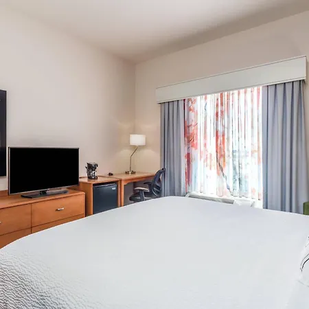 Fairfield Inn And Suites By Marriott Madison East-3