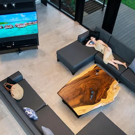 Odyssey Villa, 3 Bedrooms With Pool!-2