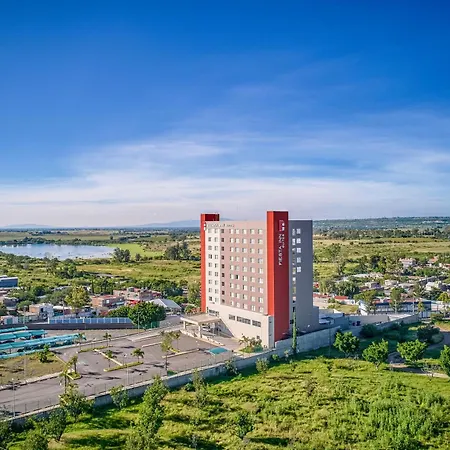 Fiesta Inn Suites Aeropuerto del Bajío-2