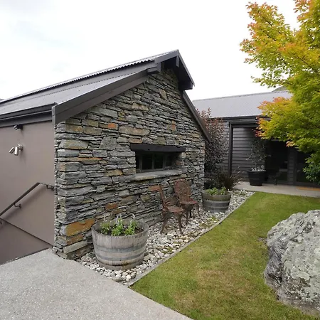 Mt Rosa Lodge Boutique Vineyard Accommodation-3