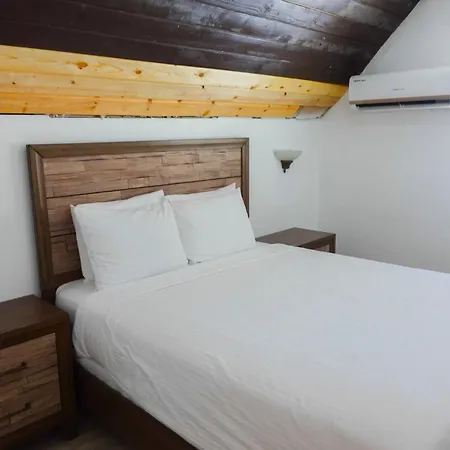 Sleepy Hollow Cabins And Hotel-3