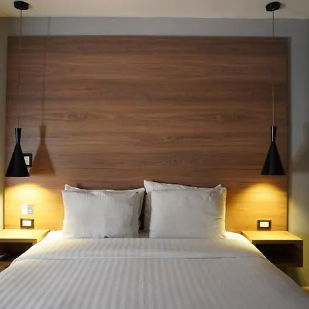 The Blue Hotel-2