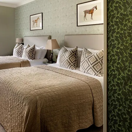 Horse & Jockey Hotel-3