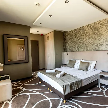Mirage Hotel Sarvar-3
