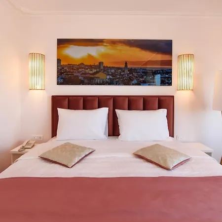 Hotel Luxe-2