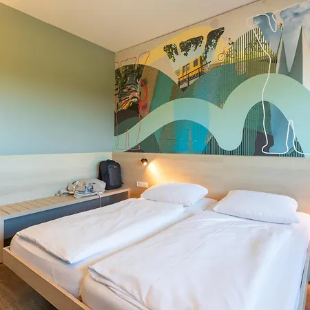 MEININGER Hotel Berlin Airport-2
