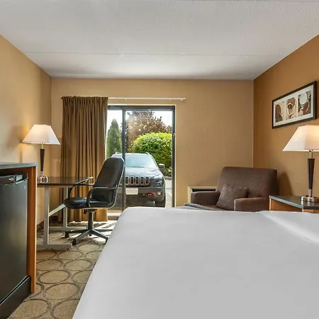 Comfort Inn Drummondville - Highway 20-3