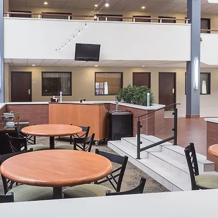Quality Suites Lansing West-3