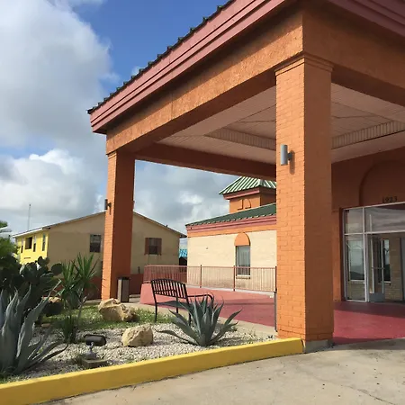 Econo Lodge Inn & Suites Eagle Pass-3