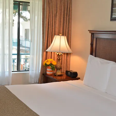 Oxford Suites Pismo Beach-3