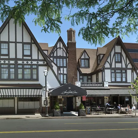 Seven Gables Inn, St Louis West, A Tribute Portfolio Hotel-3