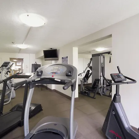 Ramada By Wyndham Cornwall-3