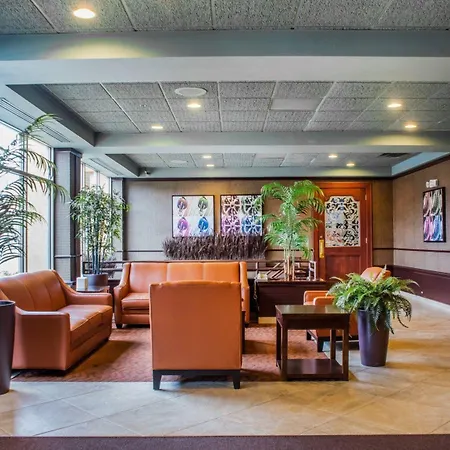 Clarion Hotel & Suites Riverfront-3