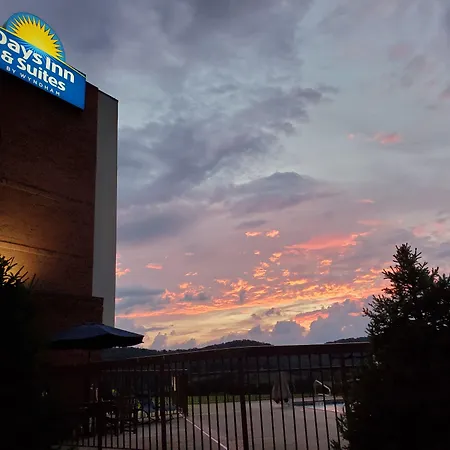 Days Inn & Suites By Wyndham Sutton Flatwoods-2