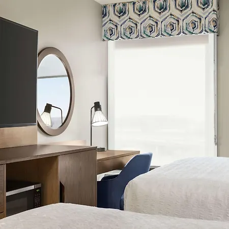 Hampton Inn Kansas City - Airport-3