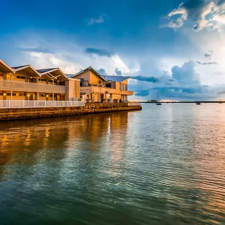 Best Western Plus Yacht Harbor Inn-2