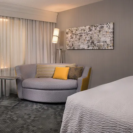 Courtyard By Marriott Lansing-2