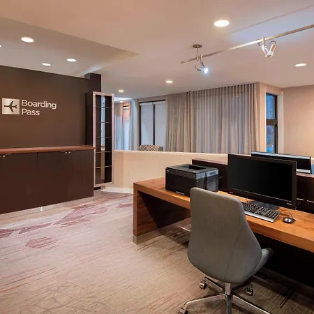 Courtyard By Marriott Savannah Midtown-2
