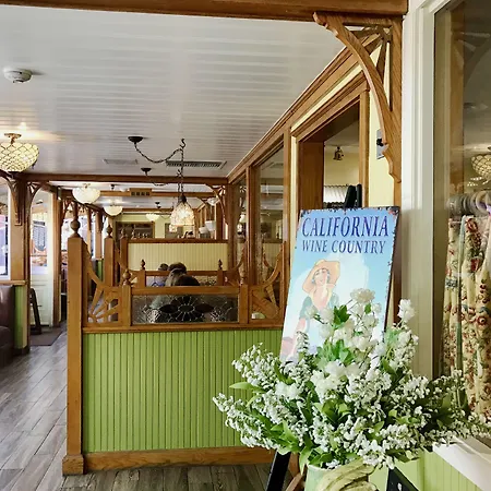 Apple Farm Inn-3