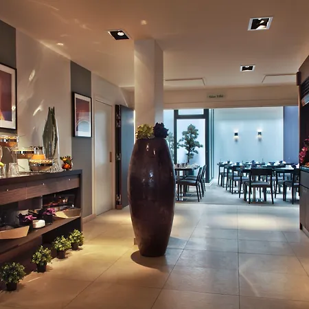 Holiday Inn Paris Elysées, an IHG Hotel-3