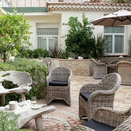 Best Western Premier Le Patio des Artistes Wellness Jacuzzi-2