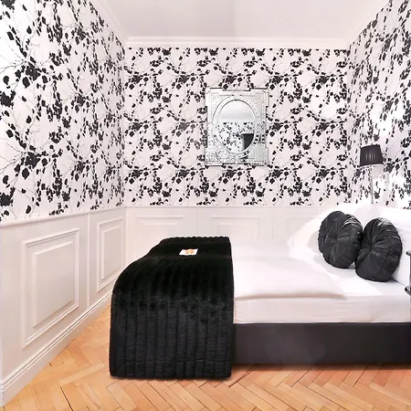 Boutique Hotel Sir & Lady Astor - The Charming City Hotels-3