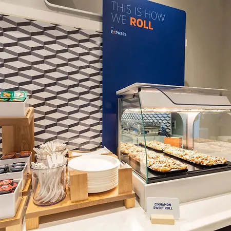 Holiday Inn Express Holland By Ihg-2