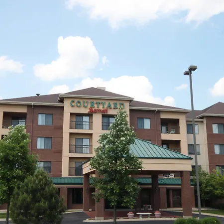Courtyard By Marriott Chicago Bloomingdale-3