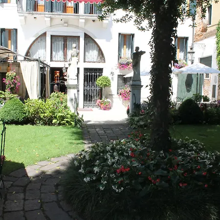 Hotel Palazzo Abadessa-3