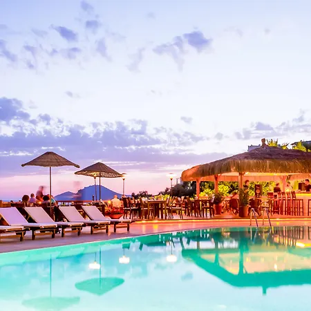 4Reasons Hotel + Bistro | 12+-2