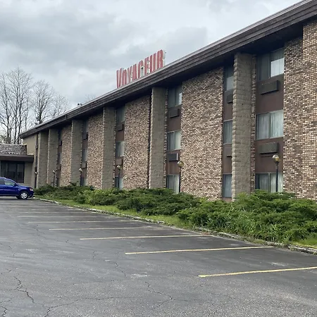 Voyageur Inn And Conference Center-3