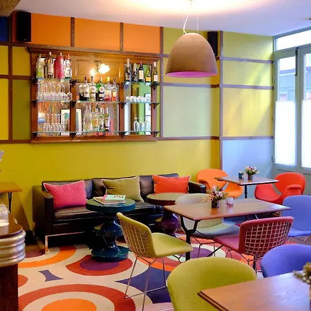 Hotel Du Petit Moulin, Haute Couture Hotel By Lacroix-3