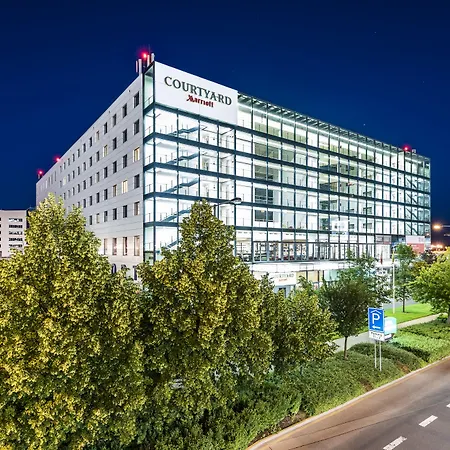 Courtyard By Marriott Prague Airport-3