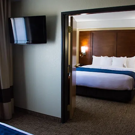 Comfort Suites El Paso Airport-3