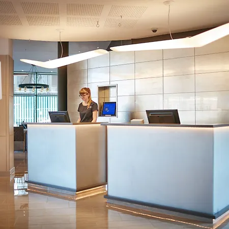 Ac Hotel By Marriott Manchester Salford Quays-3