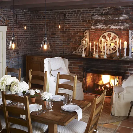 Maison Fleurie, A Four Sisters Inn-3