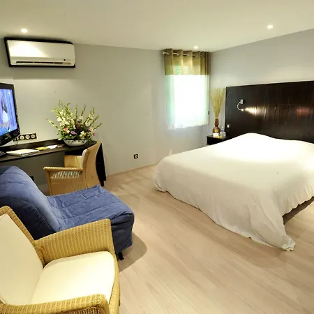 Logis Cottage Hotel-3