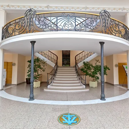 Hotel Mercure Vittel-3