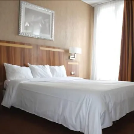 Hotel The Originals du Grand Monarque Nantes Gare-3