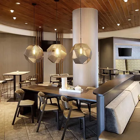 Springhill Suites Indianapolis Downtown-3