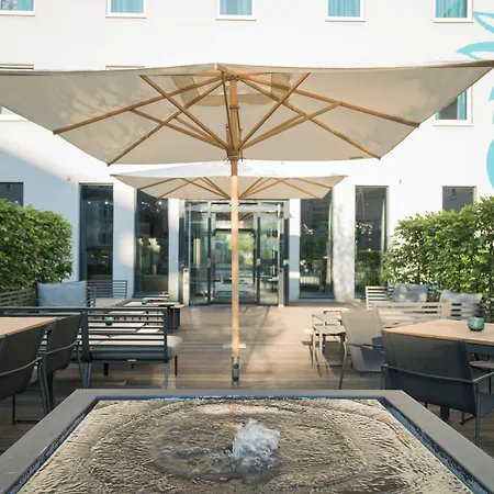 Motel One Hamburg Airport-3