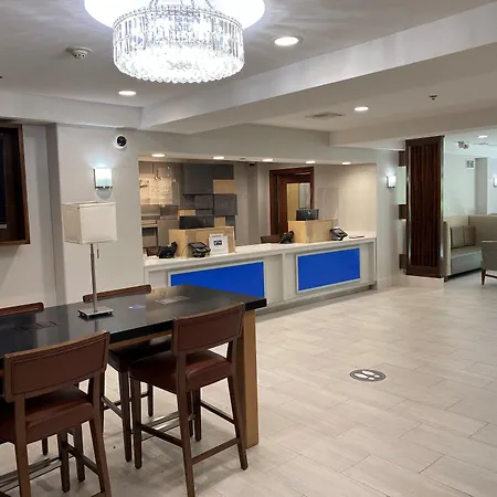 Holiday Inn Express & Suites Woodland Hills By Ihg-3
