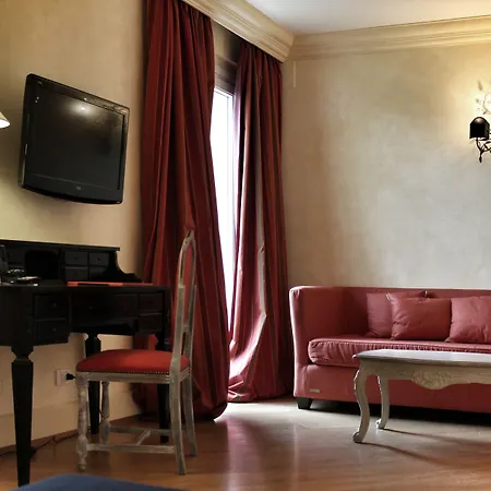 Siri Hotel-2